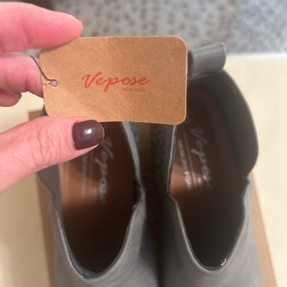 Vepose Women's Ankle Cutout Booties - Picture 5 of 7